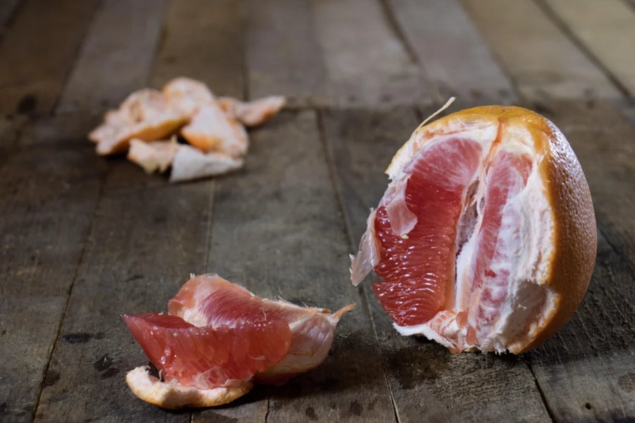 Grapefruit — Bittersweet-citrus, Tropical-bright, Slightly-woody
